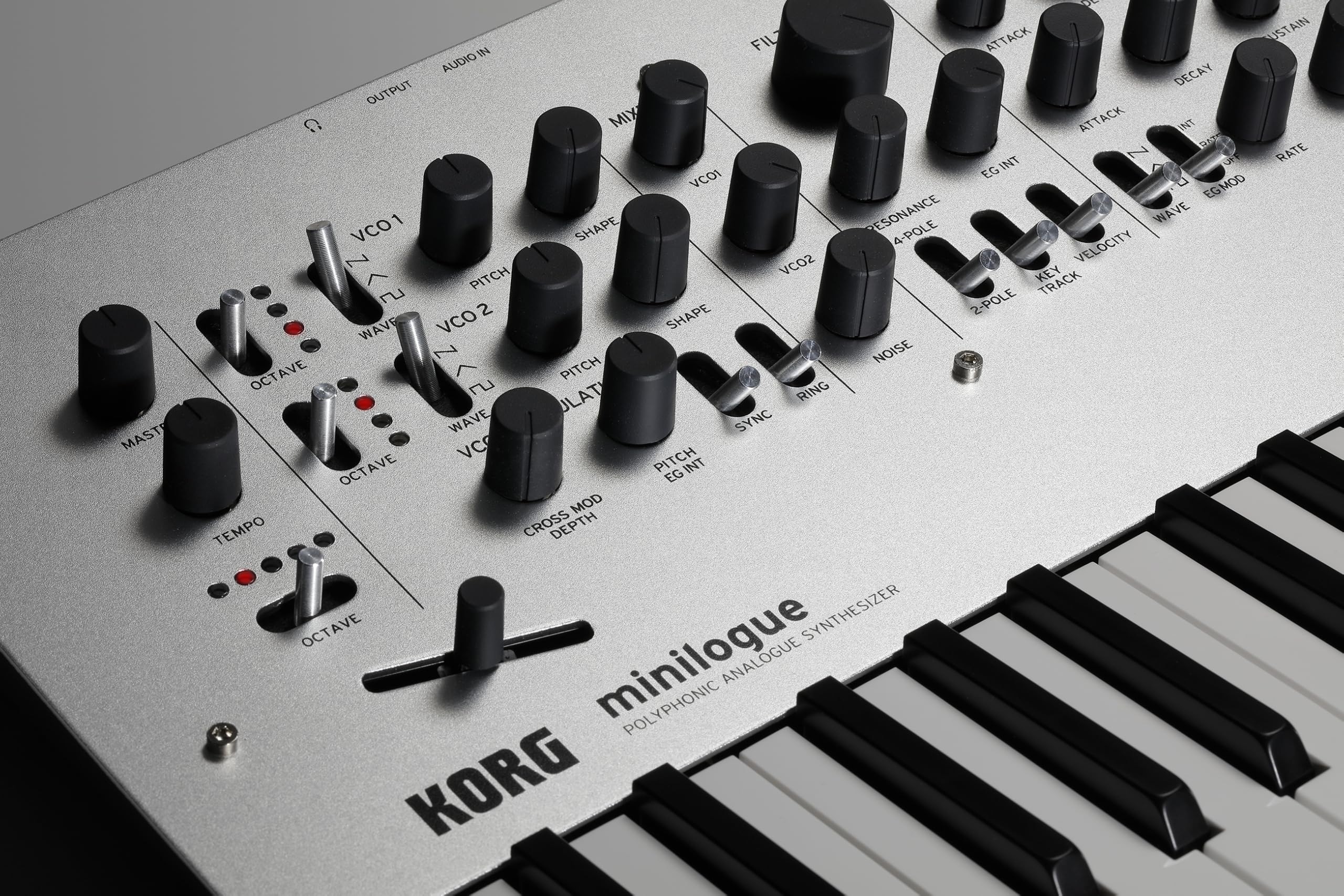 Korg MINILOGUE Analog Synthesizer