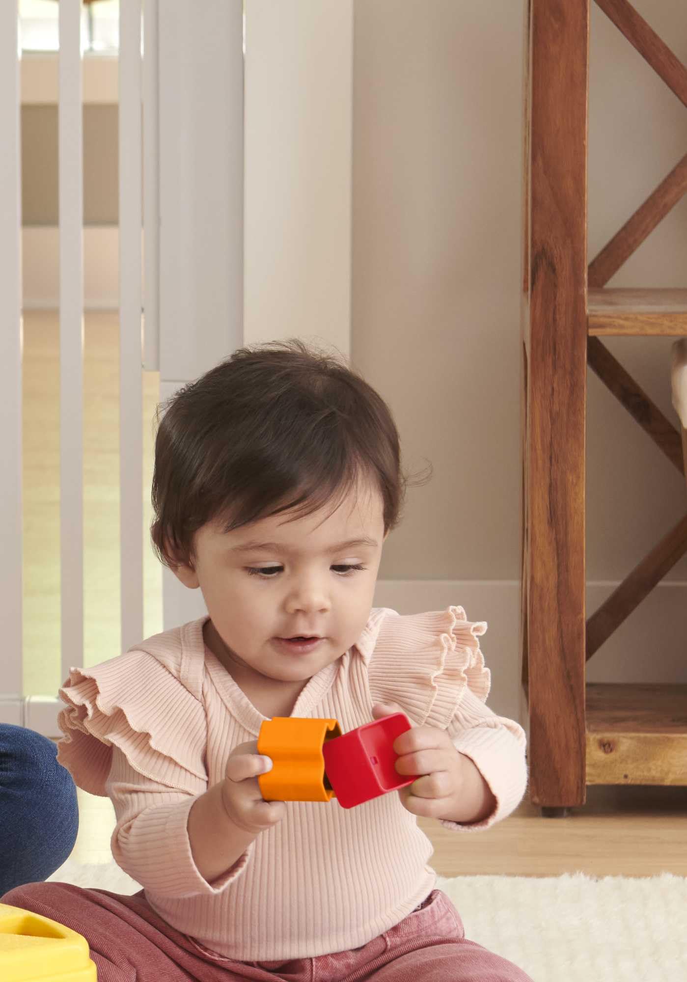 Fisher Price Sıralama Oyuncağı Renkli Bloklar, Bebeğinize şekilleri, renkleri ve daha fazlasını tanıtan klasik yerleştirme ve sıralama eğlencesi, FFC84