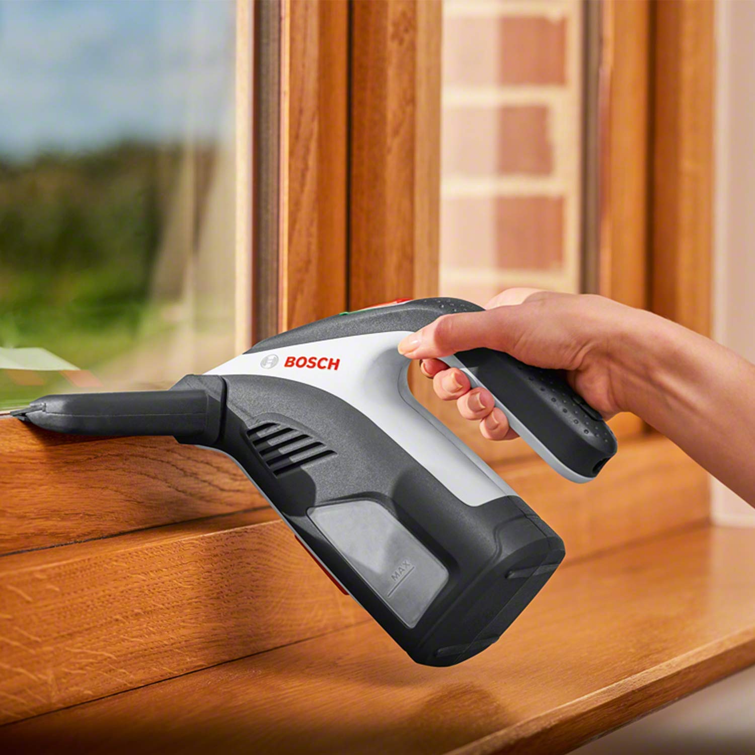 Bosch Home And Garden Akülü Pencere Temizleyici, Glassvac Cam Temizleyici, Premium Paket, Pencere, Ayna ve Duş Temizliği için, Çalışma Süresi Yaklaşık 35 Pencere, Karton Kutuda