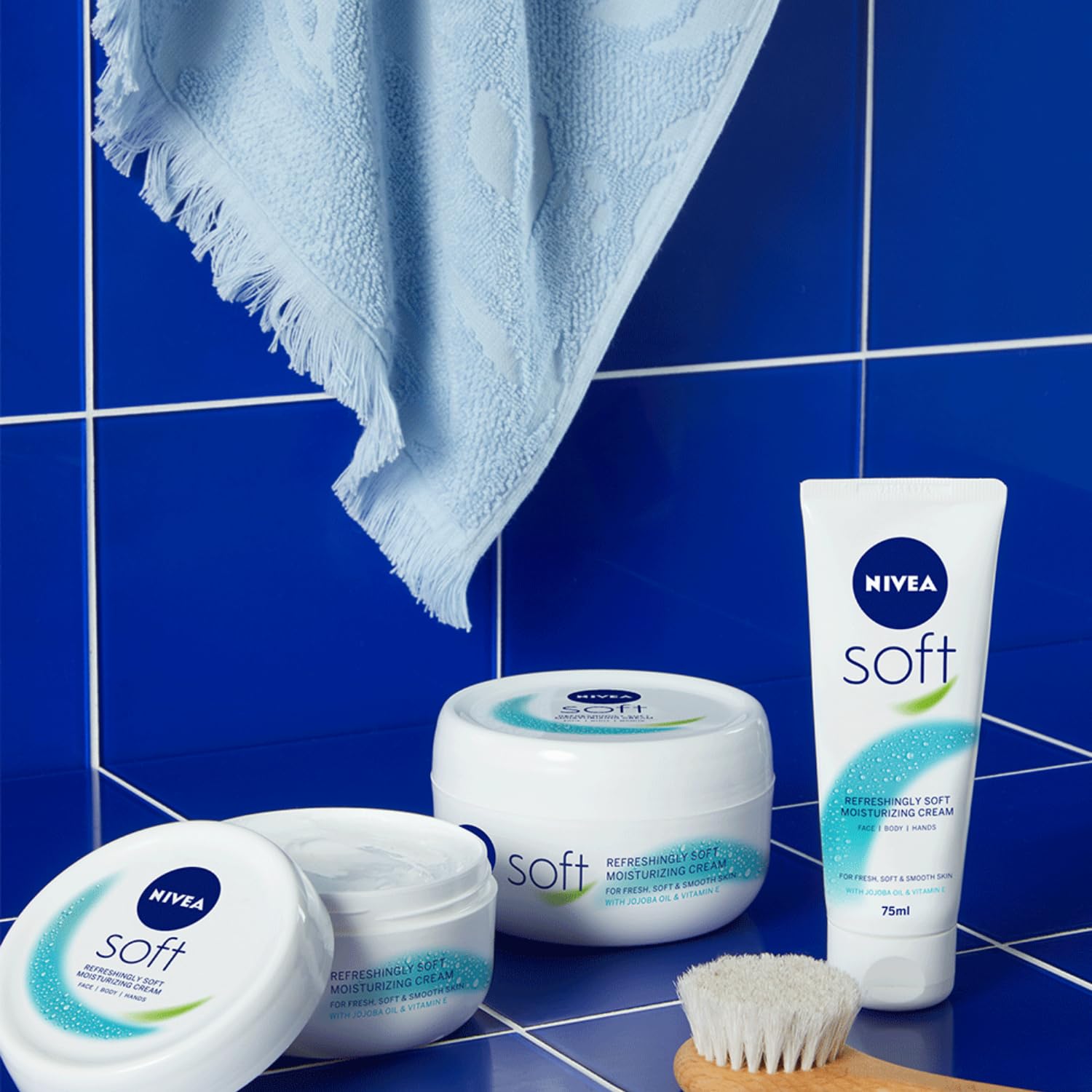 NIVEA Soft Krem 75 ml, Nemlendirici Bakım Kremi, Yüz, Vücut, El, Jojoba Yağı ve E Vitamini ile Cilt Bakımı, Anında Emilen Hafif Formül, Tüm Ciltler için