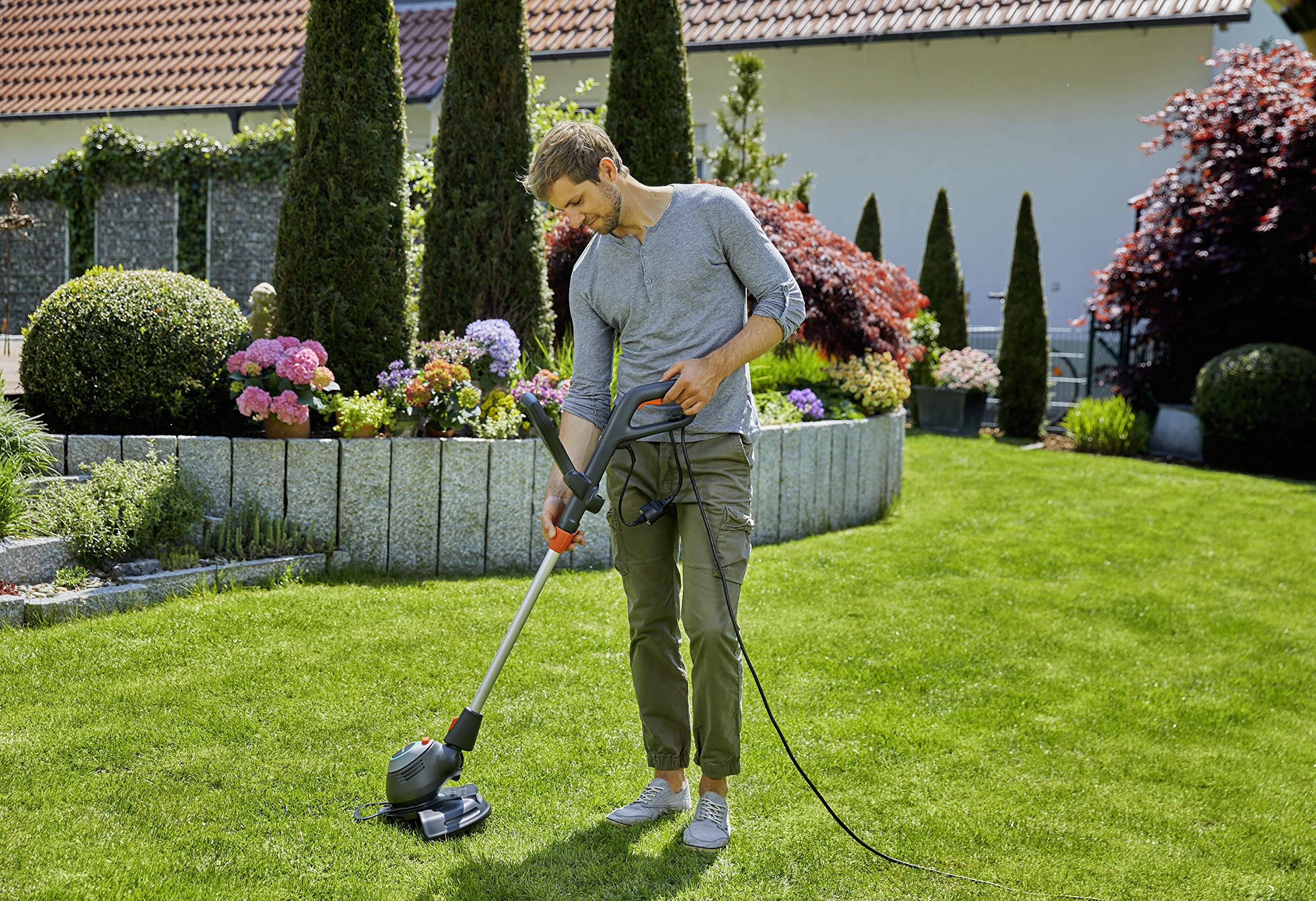GARDENA PowerCut 650/28 elektrikli çim biçme makinesi: 280 mm kesme çemberine sahip çim biçme makine