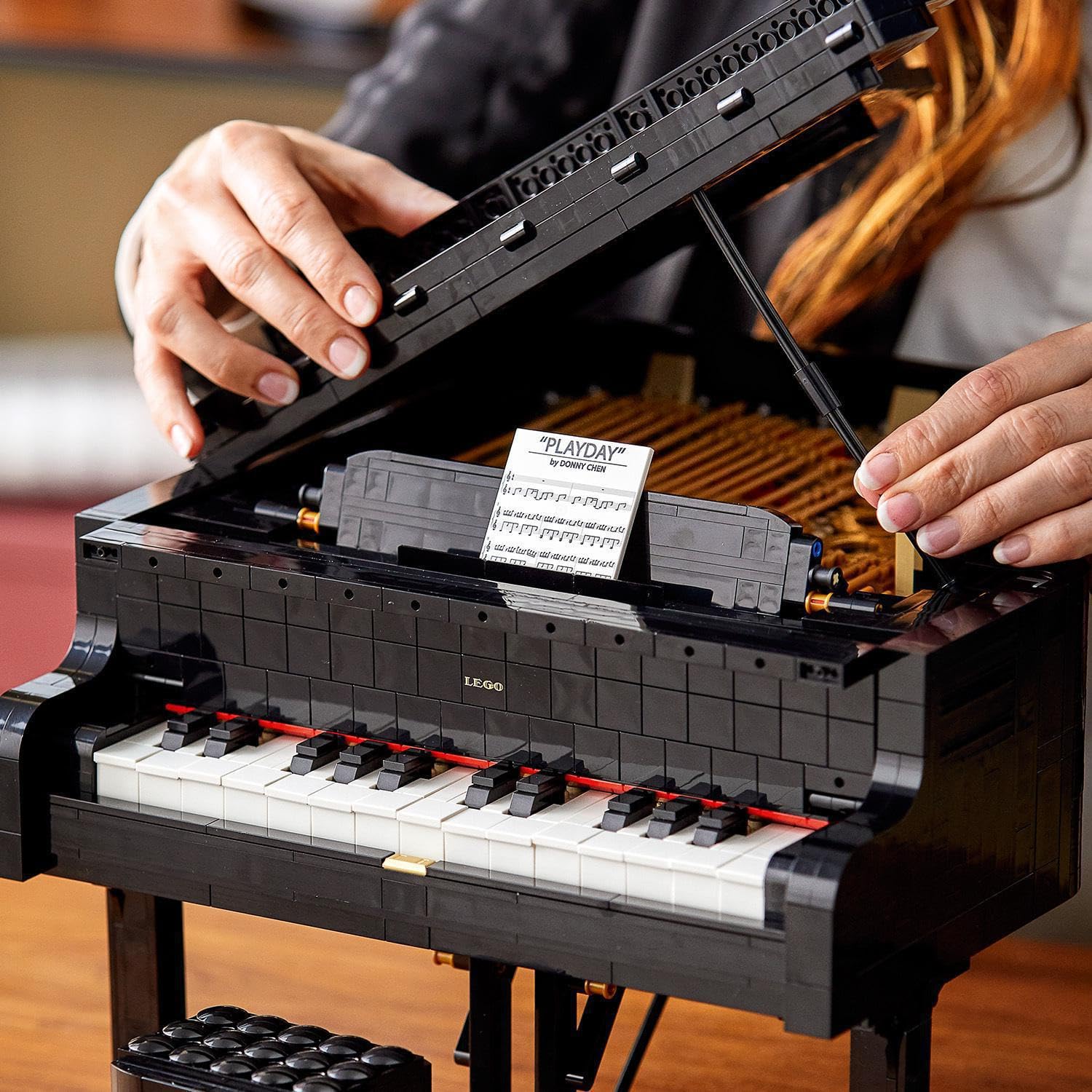 LEGO Ideas Kuyruklu Piyano 21323 – Yetişkinler için İnteraktif Yapım Seti, Hobi Tutkunları ve Müzik Severler için Sergilenebilir Model, Özel Günler için Harika Hediye Fikri (3662 Parça)