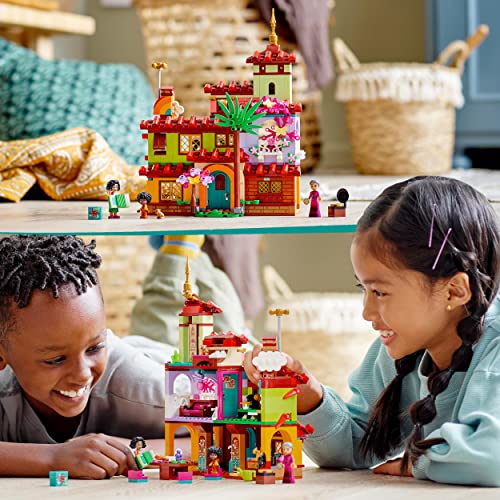 LEGO | Disney Princess Madrigal Evi 43202-6 Yaş ve Üzeri Prenses Seven Çocuklar İçin Abuela ve Mirabel Minifigürü İçeren Yaratıcı Oyuncak Yapım Seti (587 Parça)
