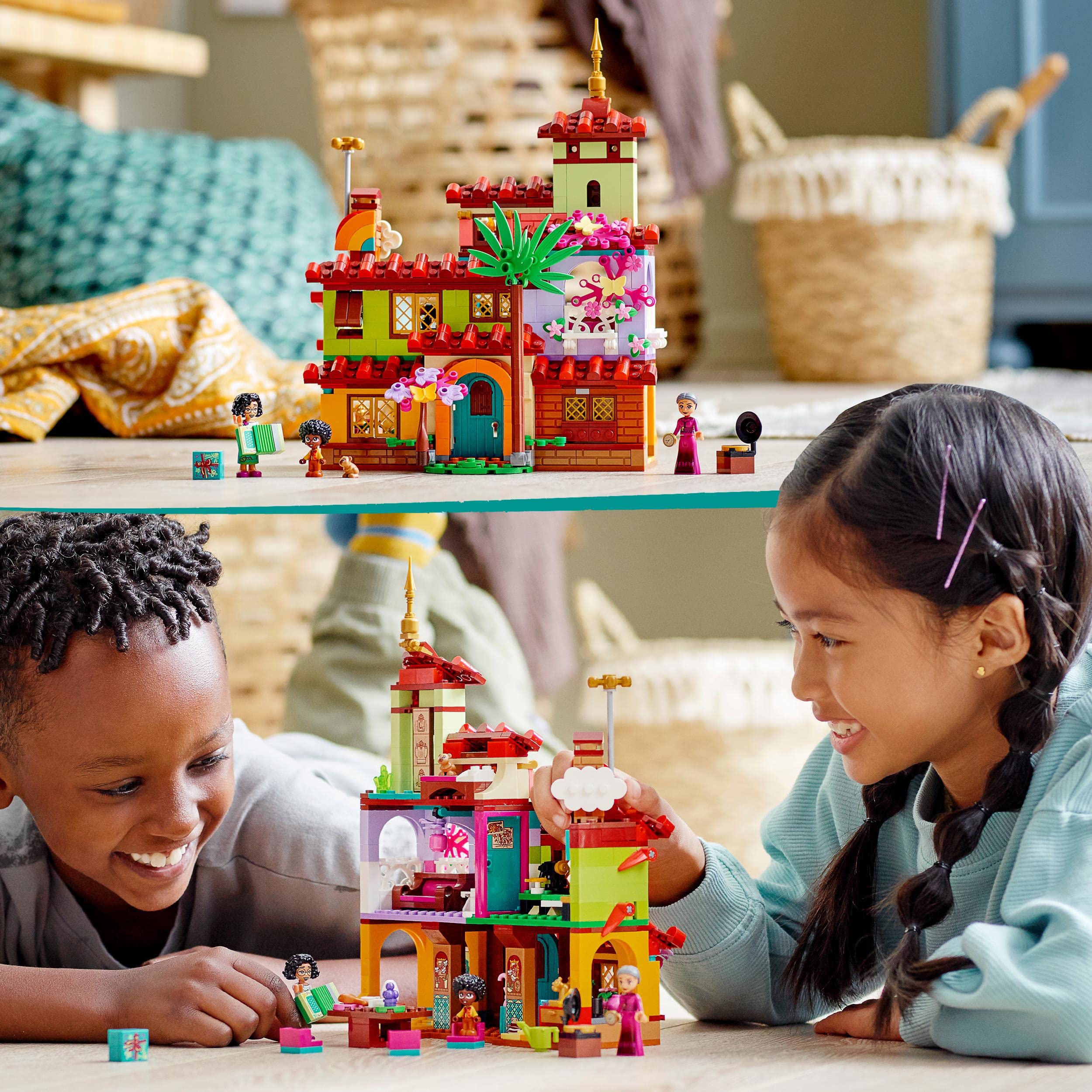 LEGO | Disney Princess Madrigal Evi 43202-6 Yaş ve Üzeri Prenses Seven Çocuklar İçin Abuela ve Mirabel Minifigürü İçeren Yaratıcı Oyuncak Yapım Seti (587 Parça)