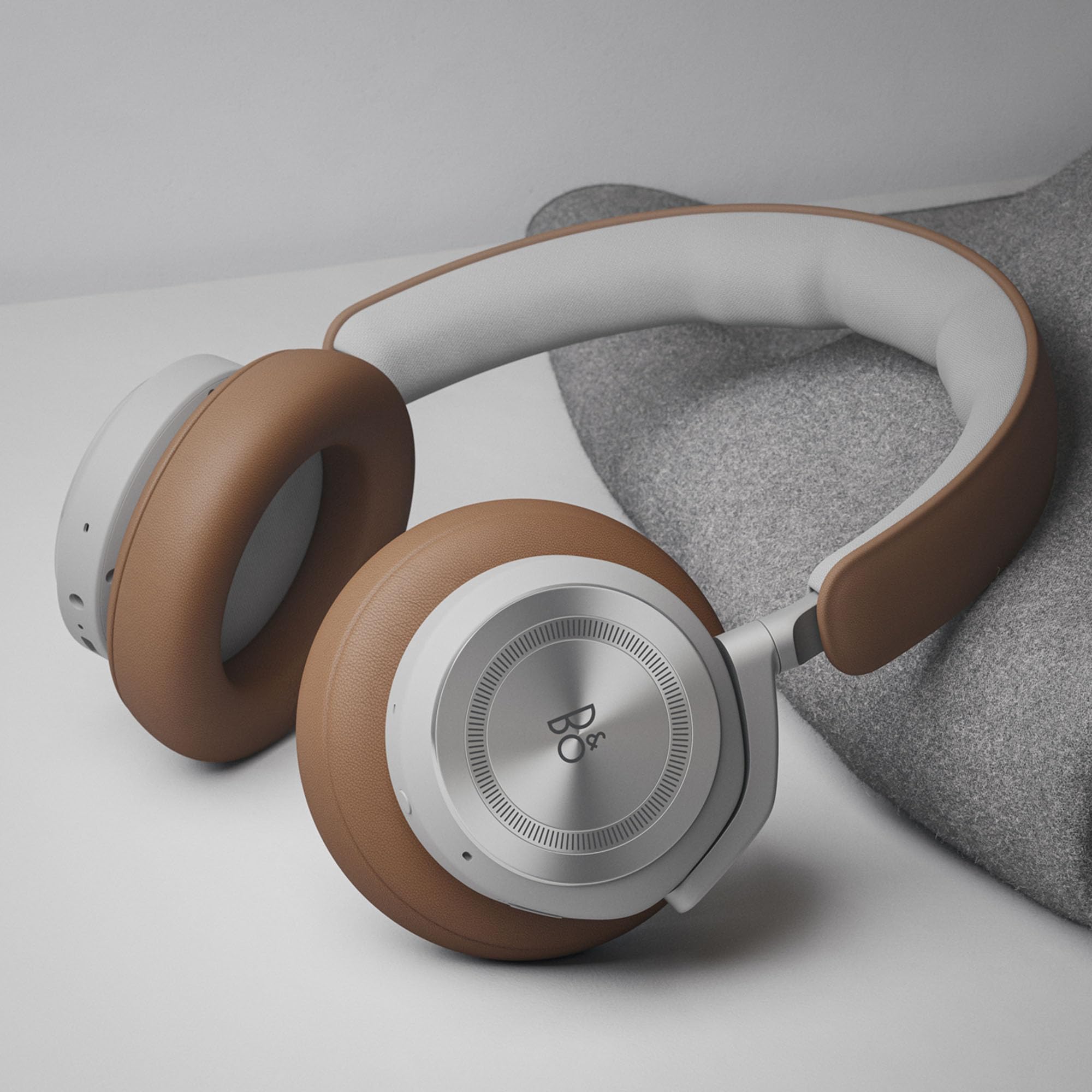 BANG & OLUFSEN Beoplay HX - Kablosuz Kulak Üstü Kulaklık - Adaptif Gürültü Engelleme, Konforlu Kulak Pedleri, Hafif Tasarım, 35 Saat Batarya Süresi - Kahverengi