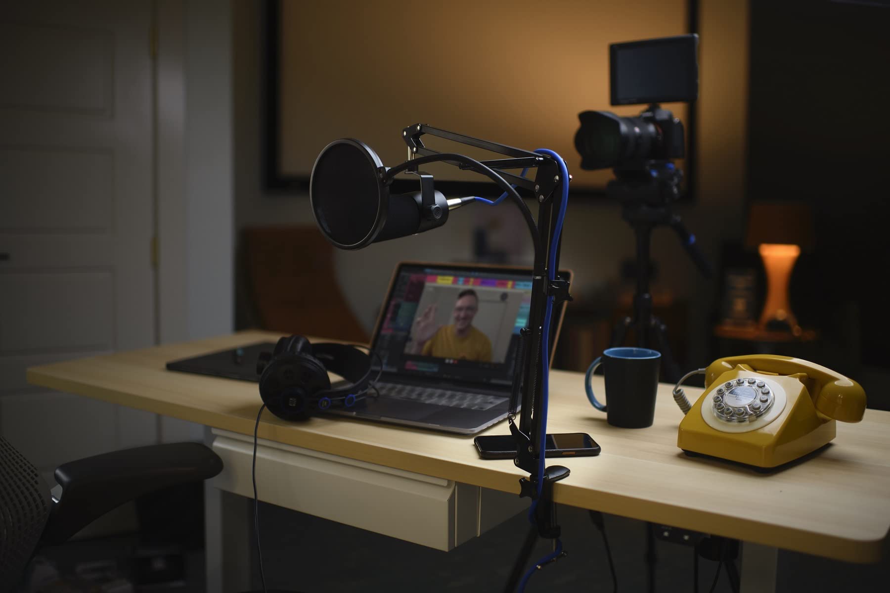 PreSonus Broadcast Accessory Pack, Masaüstü Boom Kolu, Kulaklık, Pop Filtre ve Kablodan Oluşan Aksesuar Paketi