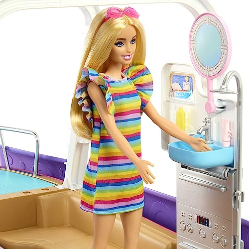 Barbie'nin Rüya Teknesi Havuzlu ve kaydıraklı Barbie'nin Rüya Botu oyun seti ve aksesuarlar HJV37