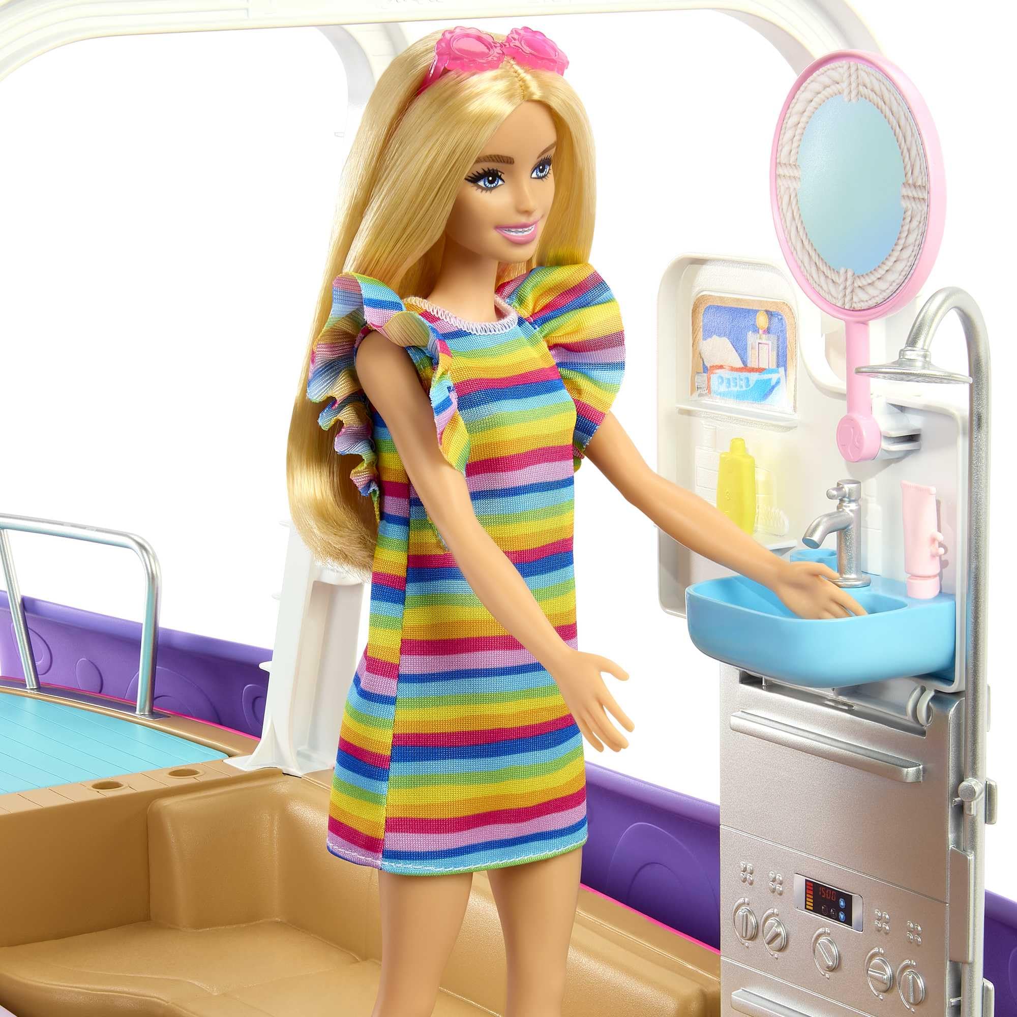 Barbie'nin Rüya Teknesi Havuzlu ve kaydıraklı Barbie'nin Rüya Botu oyun seti ve aksesuarlar HJV37