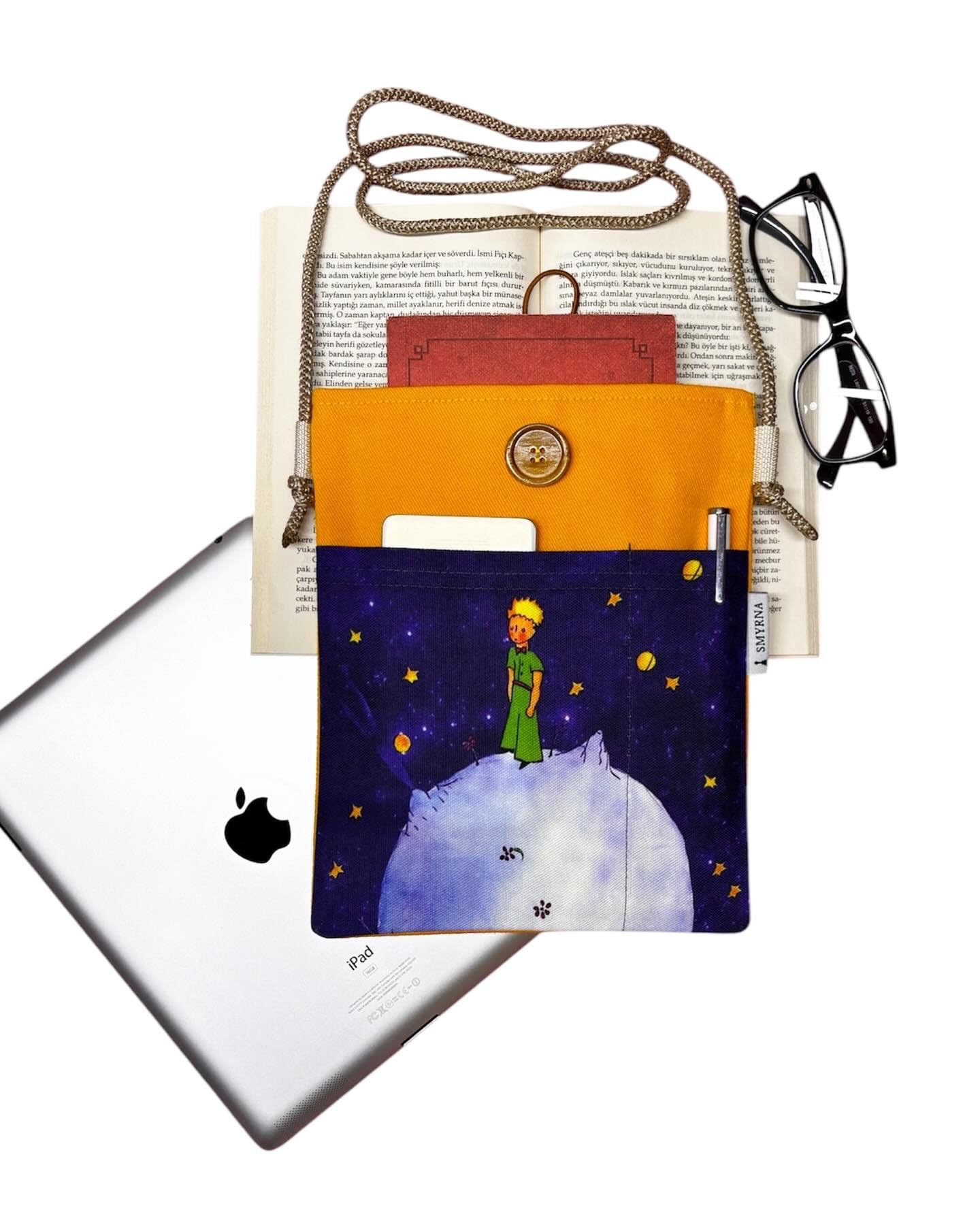 Askılı Kitap/Tablet/Ebook Çantası – Kılıfı (Küçük Prens ve Gezegen)