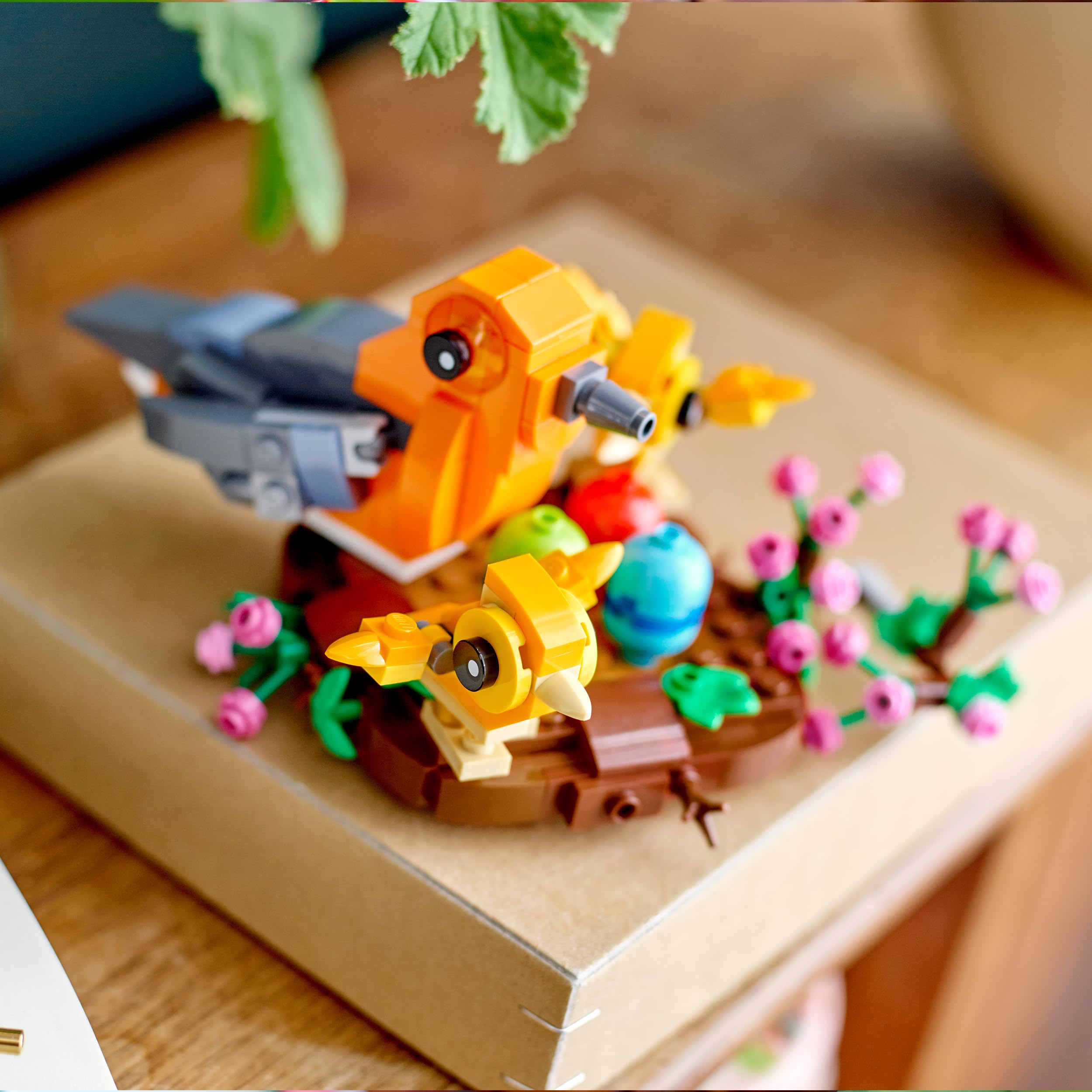 LEGO Kuş Yuvası Oyuncak Seti, Masa veya Raf için Mevsimsel Gösterim, 9 Yaş ve Üzeri Çocuklar İçin Eğlenceli Yapı, 40639