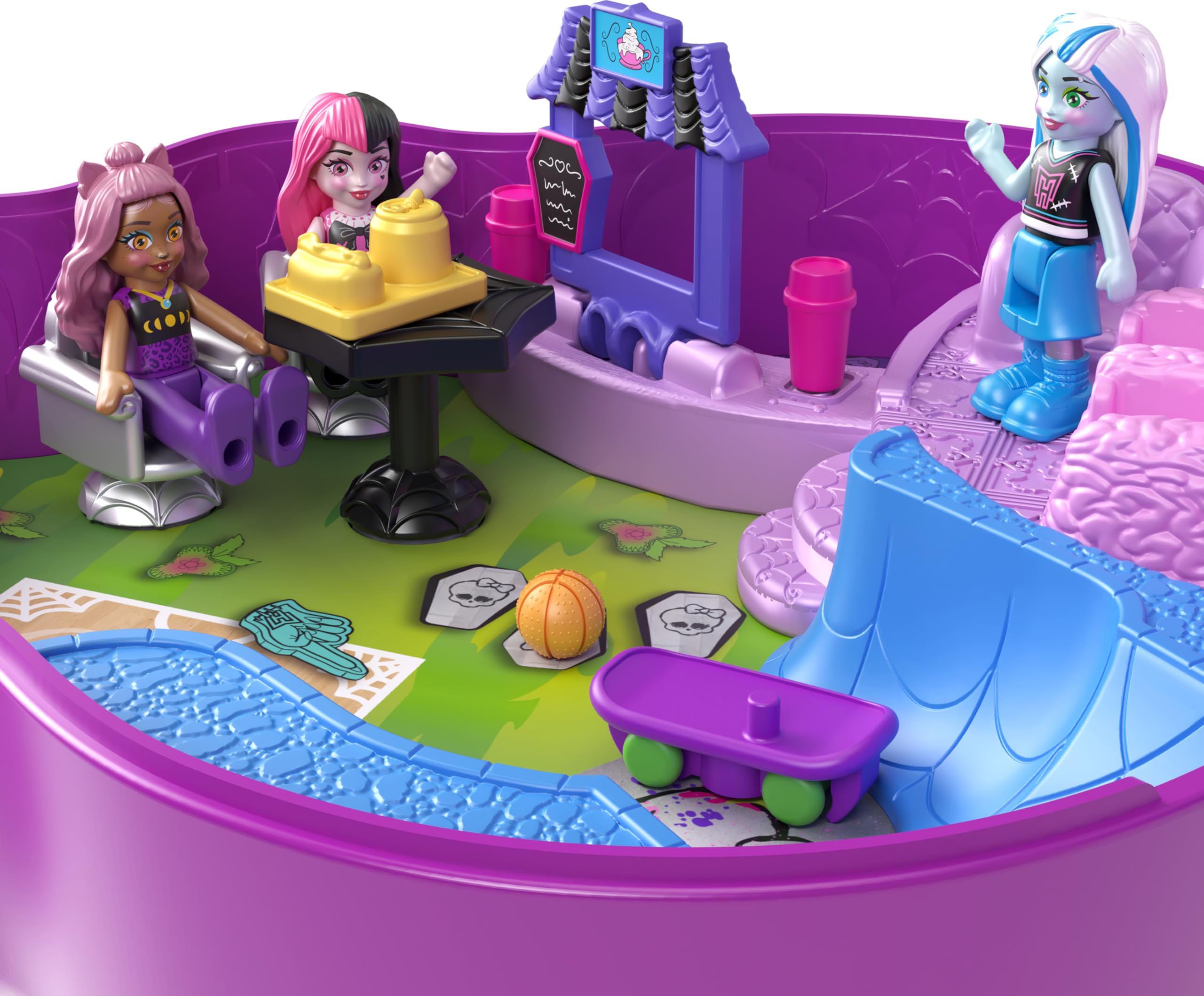 POLLY POCKET™ Monster High Temalı Kompakt Oyun Seti 3 mikro bebek ve 10 aksesuar bulunan, açıldığında liseye dönüşen Polly Pocket Monster High Kompakt Oyun Seti HVV58
