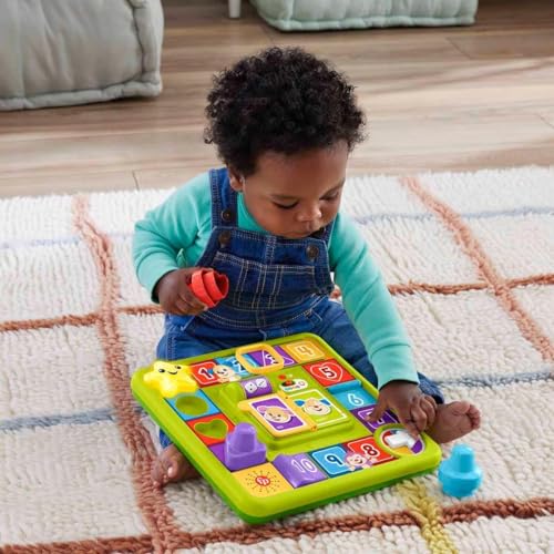 Fisher-Price Köpekçiğin Oyun İstasyonu Fisher-Price Müzikli Canlandırma Masa Oyunu Bebek Oyuncağı, Eğlen ve Öğren Köpekçik'in Oyun İstasyonu, Çok Dilli Versiyon HRB70