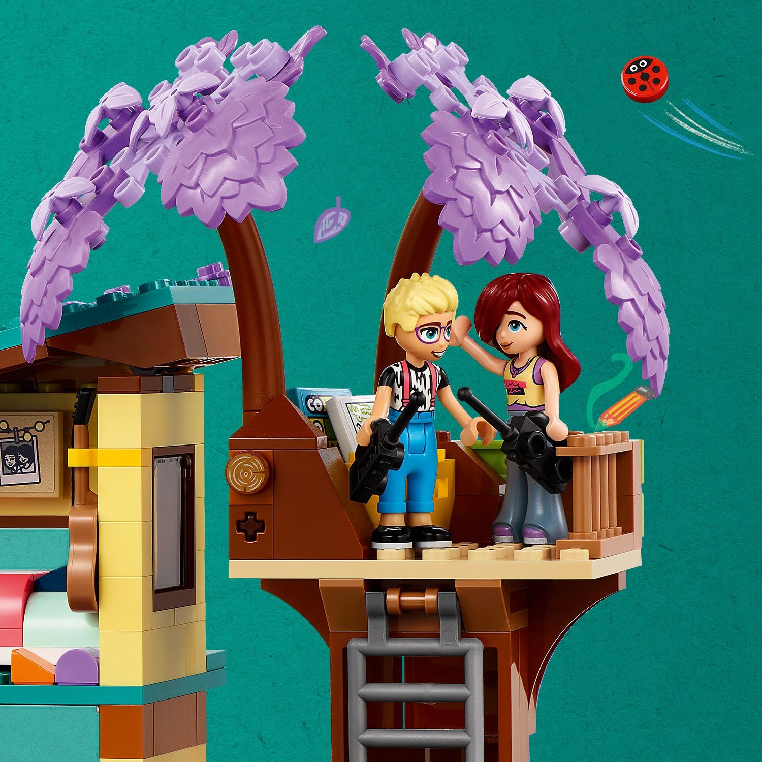 LEGO Friends Olly ve Paisley'nin Aile Evleri 42620-7 Yaş ve Üstü Kız ve Erkek Çocuklar için Mini Bebekler, Aksesuarlar ve Oyuncak Hayvanlar İçeren Rol Yapma Oyuncağı (1126 Parça)