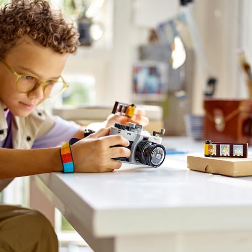 LEGO Creator 3’ü 1 Arada Retro Fotoğraf Makinesi 31147-8 Yaş ve Üzeri Çocuklar için Televizyon ve Video Kamera Model Seçenekleri İçeren Yaratıcı Oyuncak Yapım Seti, Doğum Günü Hediyesi (261 Parça)
