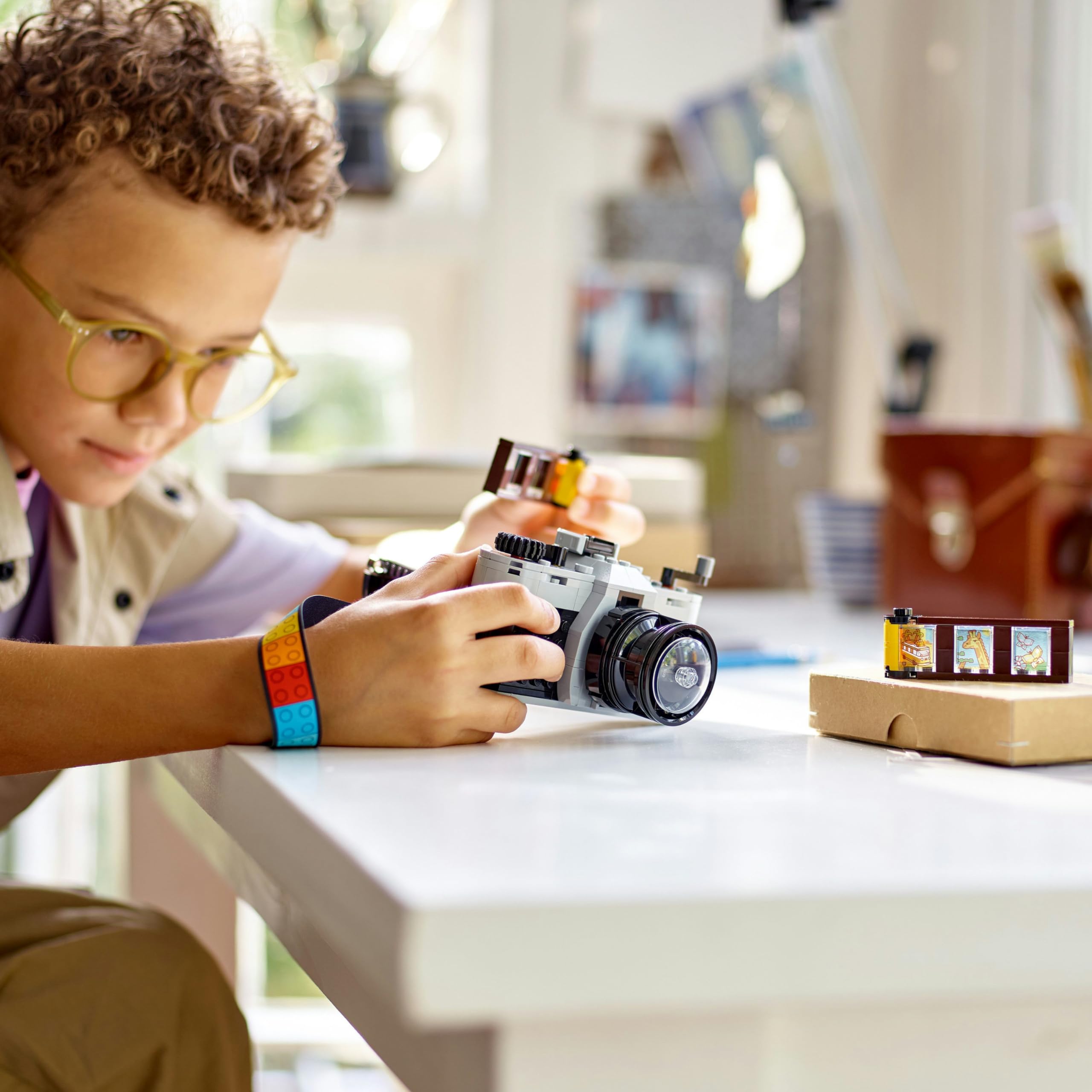 LEGO Creator 3’ü 1 Arada Retro Fotoğraf Makinesi 31147-8 Yaş ve Üzeri Çocuklar için Televizyon ve Video Kamera Model Seçenekleri İçeren Yaratıcı Oyuncak Yapım Seti, Doğum Günü Hediyesi (261 Parça)