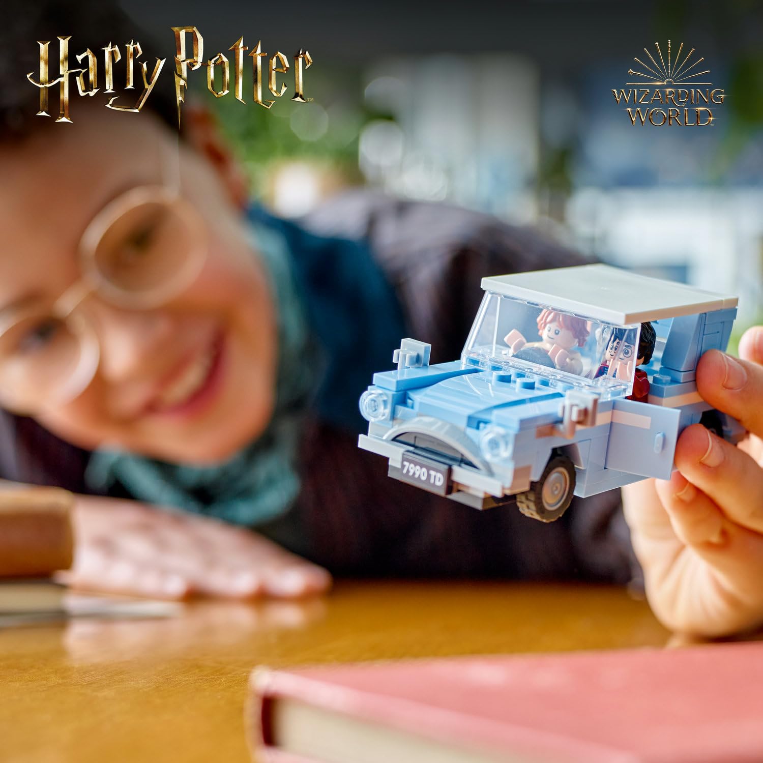 LEGO Harry Potter Uçan Ford Anglia 76424 – 7 Yaş ve Üzeri Çocuklar için Hediye Fikri, Harry Potter, Ron Weasley ve Hedwig Minifigürleri İçeren Koleksiyonluk Yaratıcı Oyuncak Yapım Seti (165 Parça)