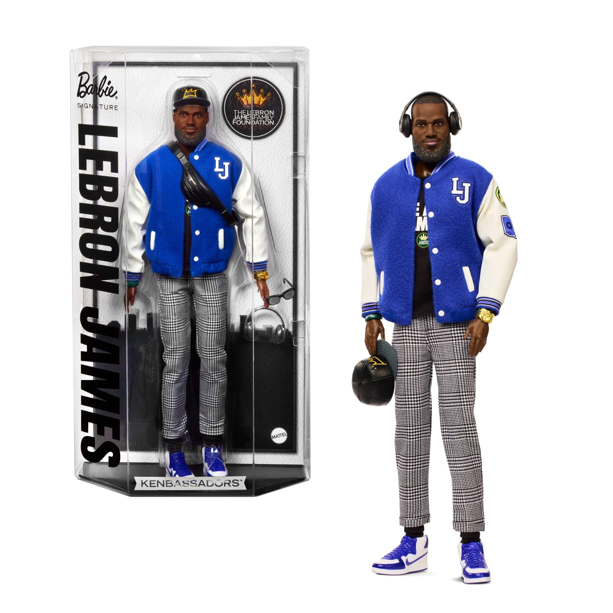 Barbie Bomber ceketi, kulaklık ve güneş gözlüğü gibi aksesuarlarıyla koleksiyona uygun Signature LeBron James Kenbassadors Bebek, HRM33