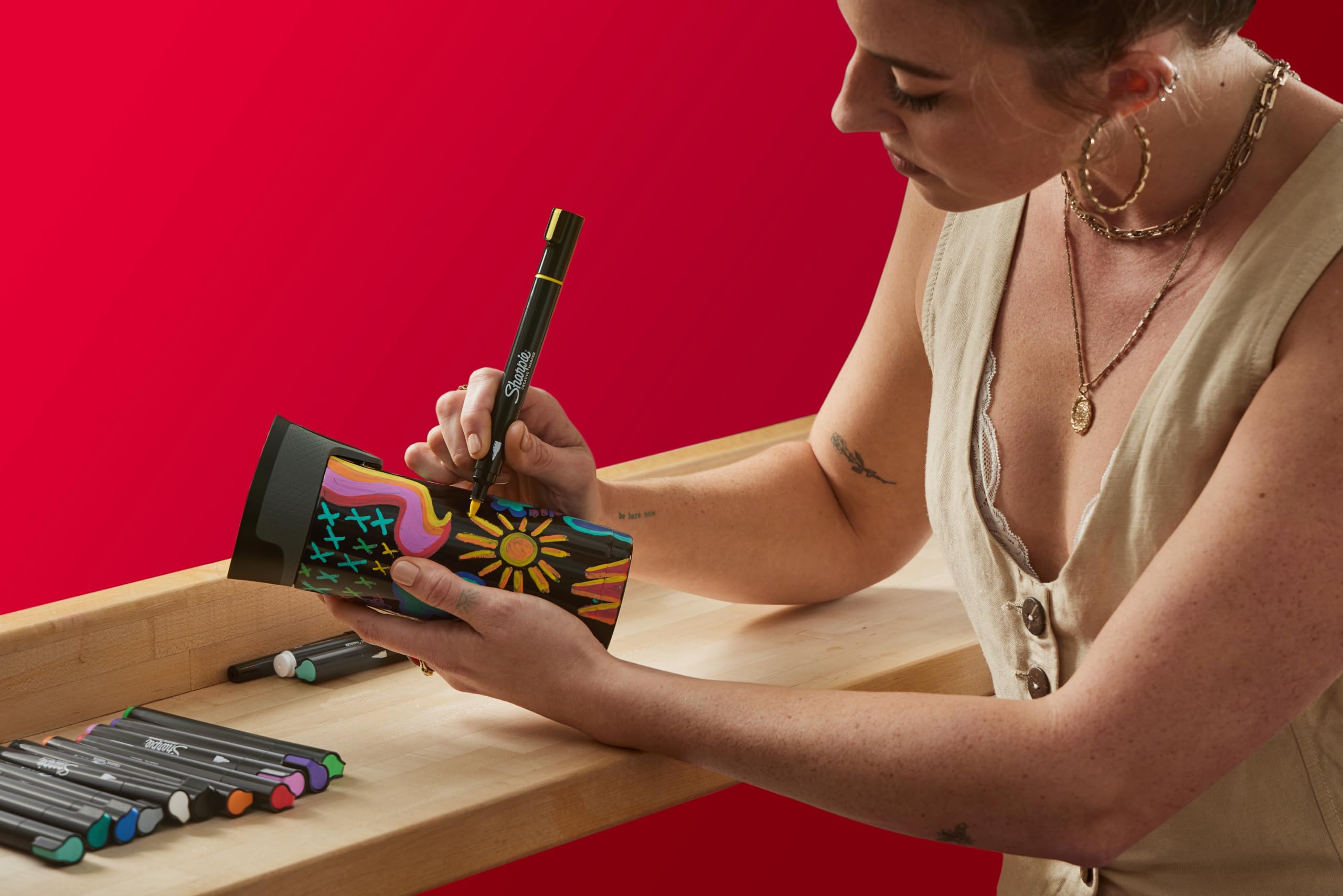 SHARPIE Creative Marker Akrilik Boya Kalemleri | Yuvarlak Uçlu Su Bazlı Boya Kalemi | Mürekkep Kağıda Geçirmez ve Çoğu Yüzey Üzerine Yazar | 5 Adet