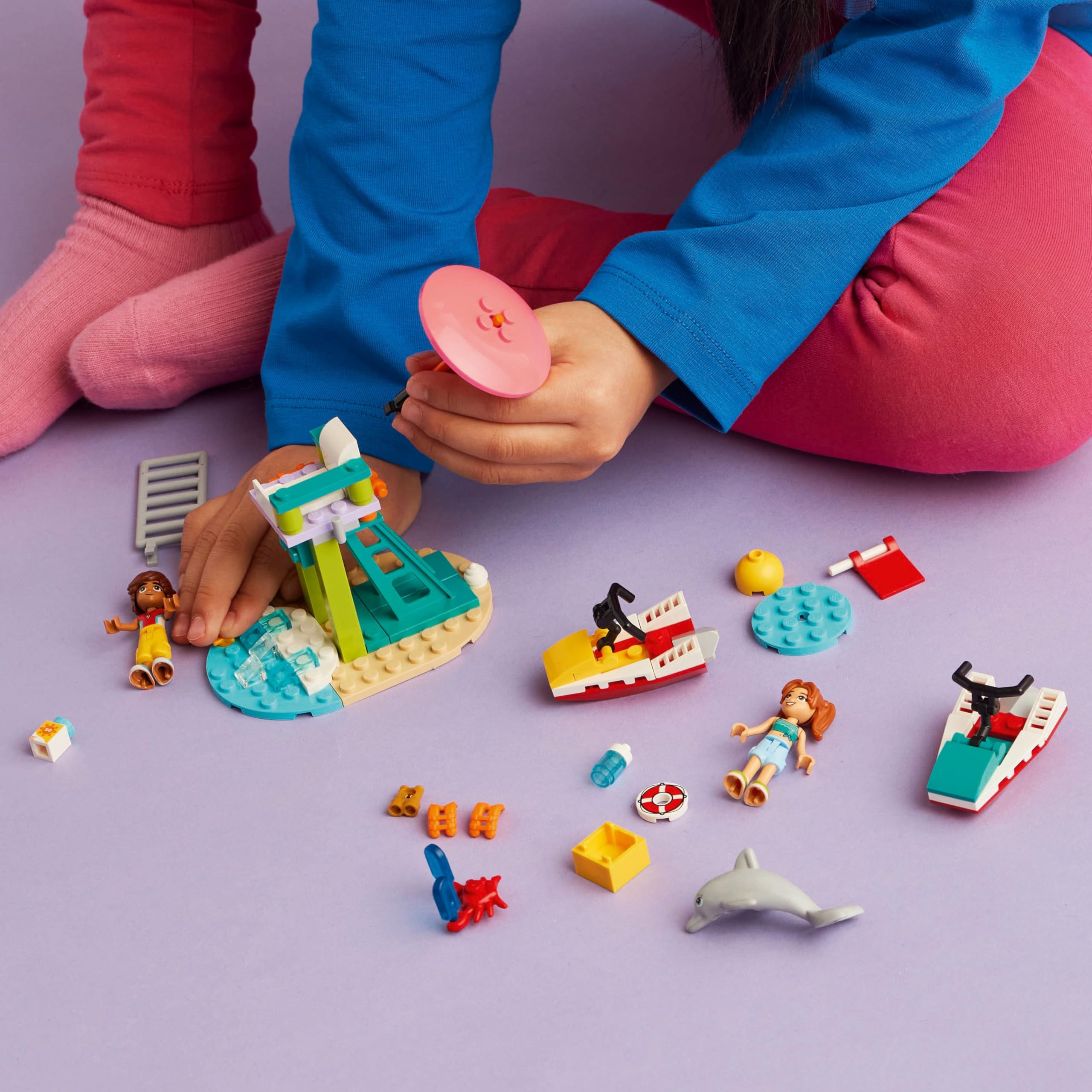 LEGO Friends Plaj Su Motoru 42623 – 5 Yaş ve Üzeri Kız ve Erkek Çocuklar için Yılbaşı Hediyesi Fikri, 2 Mini Bebek, 1 Yunus Figürü ve Aksesuarlar İçeren Yaratıcı Oyuncak Yapım Seti (84 Parça)