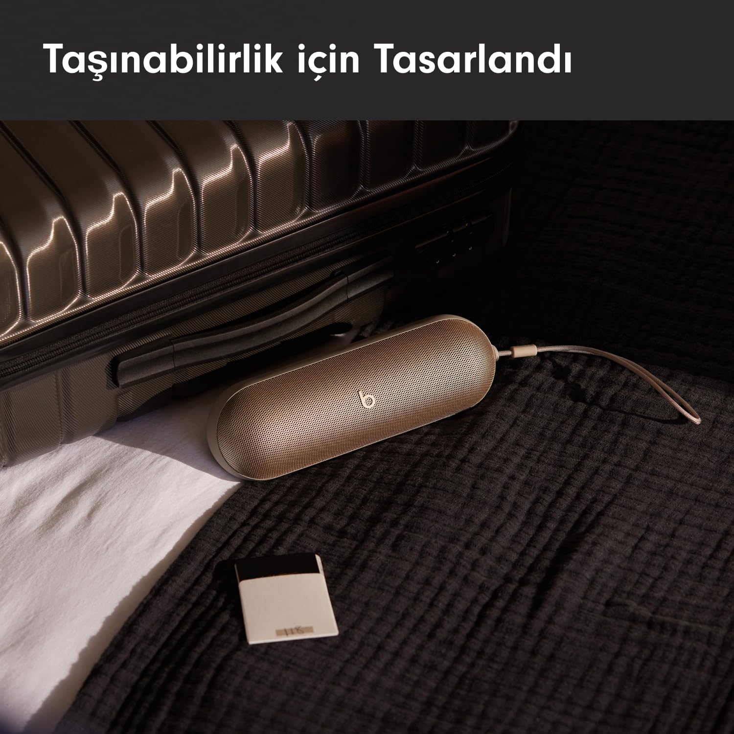 Beats Pill - Kablosuz Bluetooth Hoparlör ve Taşınabilir Şarj Aleti (USB-C Kablo ile) - 24 Saate Ulaşan Pil Ömrü, IP67 Derecesinde Suya Dayanıklı, Apple ve Android Uyumlu, Dahili Mik - Altın Şampanya