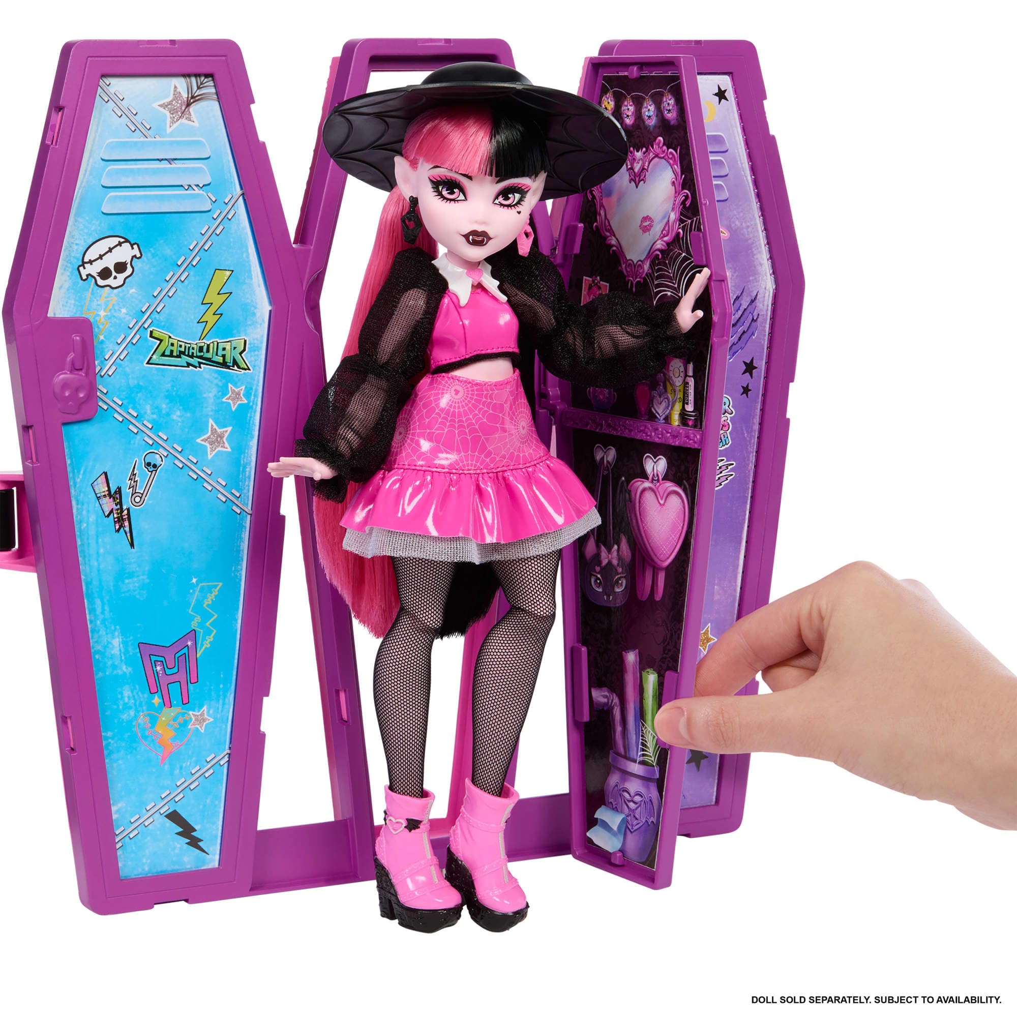 MONSTER HIGH DRACULAURA'NIN GİZLİ İKSİR ODASI™ Oyun Seti 12'den fazla aksesuar ve sürpriz dönüşümler içeren Monster High Draculaura'nın Gizli İksir Odası oyun seti JBF15