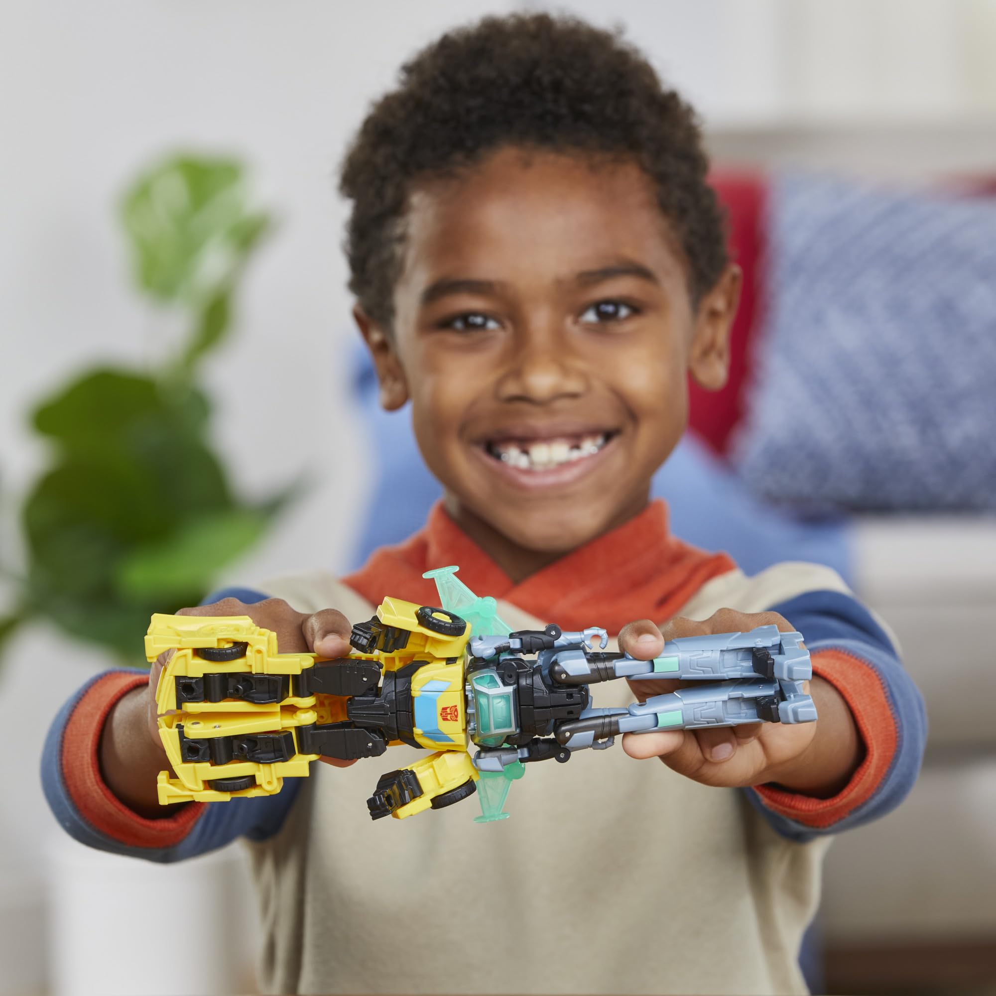 Transformers EarthSpark Siber Birleşim Seti Bumblebee ve Mo Malto Aksiyon Figürleri