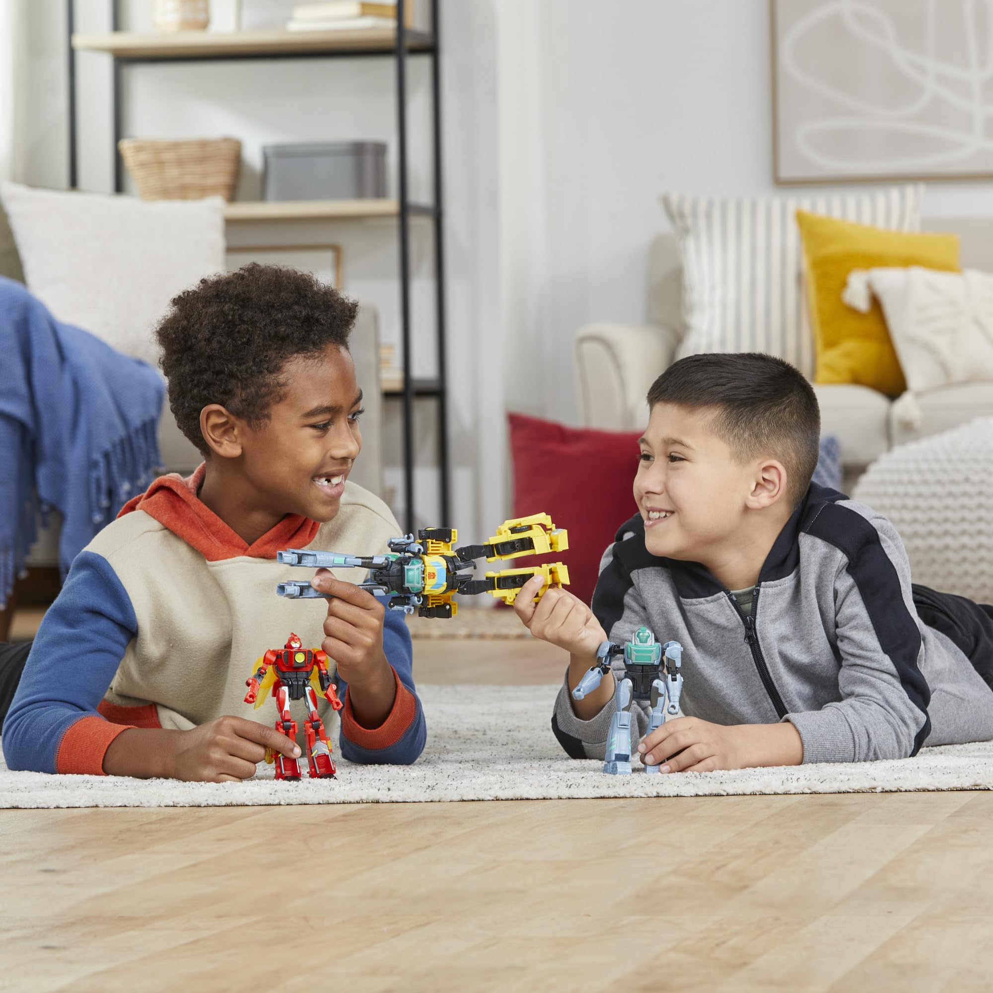 Transformers EarthSpark Siber Birleşim Seti Bumblebee ve Mo Malto Aksiyon Figürleri