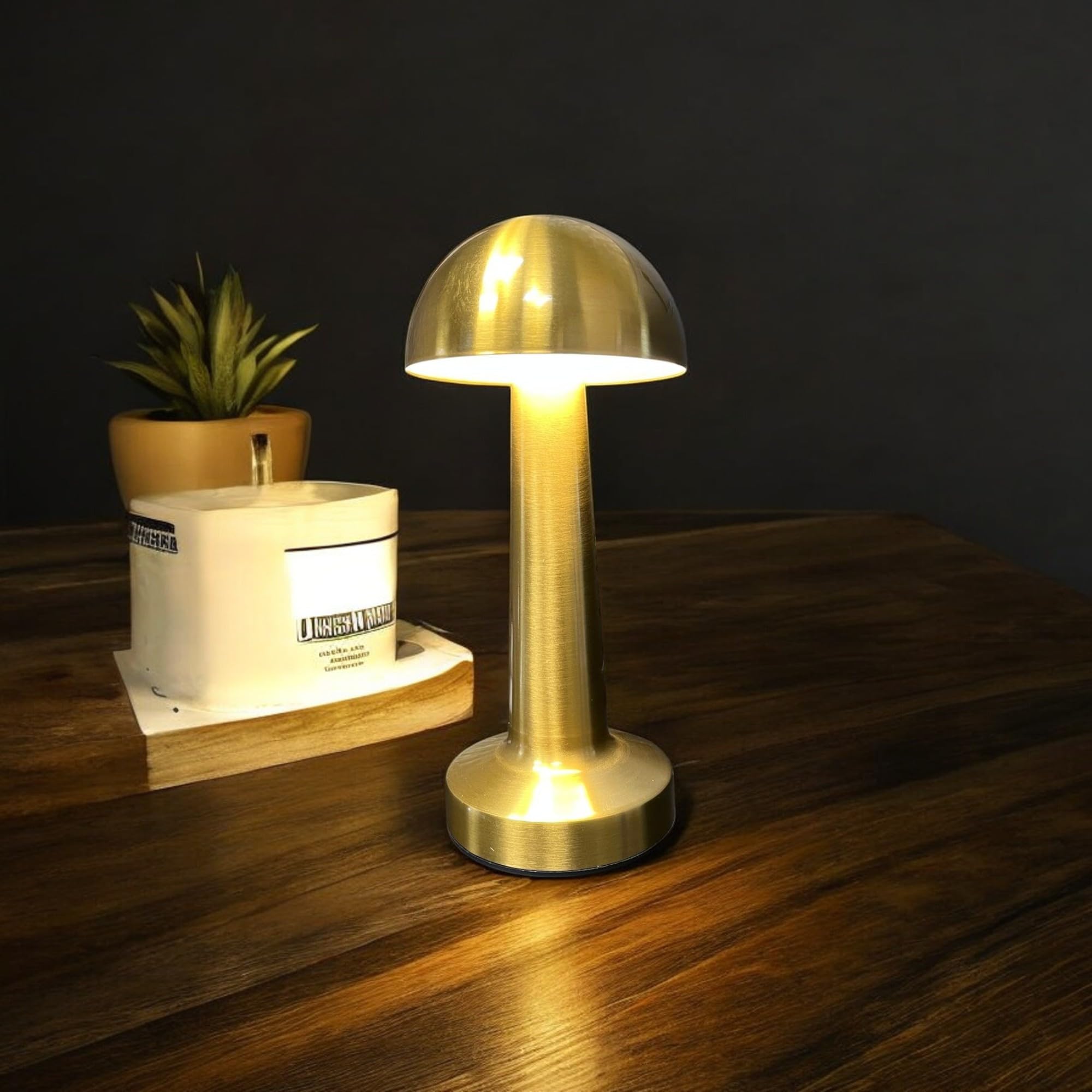 Lotus Gold Şarjlı Dokunmatik Masa Lambası - LED Işıklı, 3 Renk Seçeneği, Taşınabilir ve USB Şarjlı, Şık ve Kompakt Tasarım, Yatak Odası, Çalışma Masası, Kafe ve Restoran Kullanımı İçin