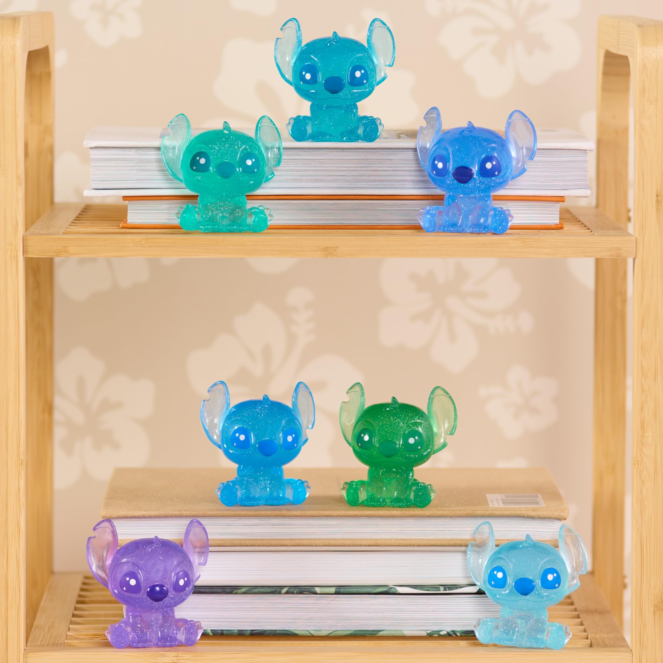 Just Play Disney Stitch Koleksiyonu 5 cm Parıltılı Figür Koleksiyonu, Sürpriz Paket, 3 Yaş Erkek ve Kız Çocukları için Oyuncaklar