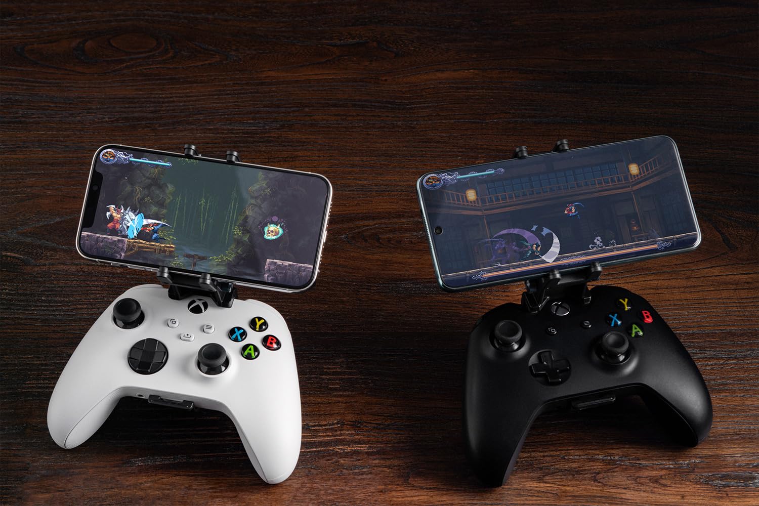 8Bitdo Mobile Gaming Clip for Xbox Controllers (Officially Licensed) - Xbox