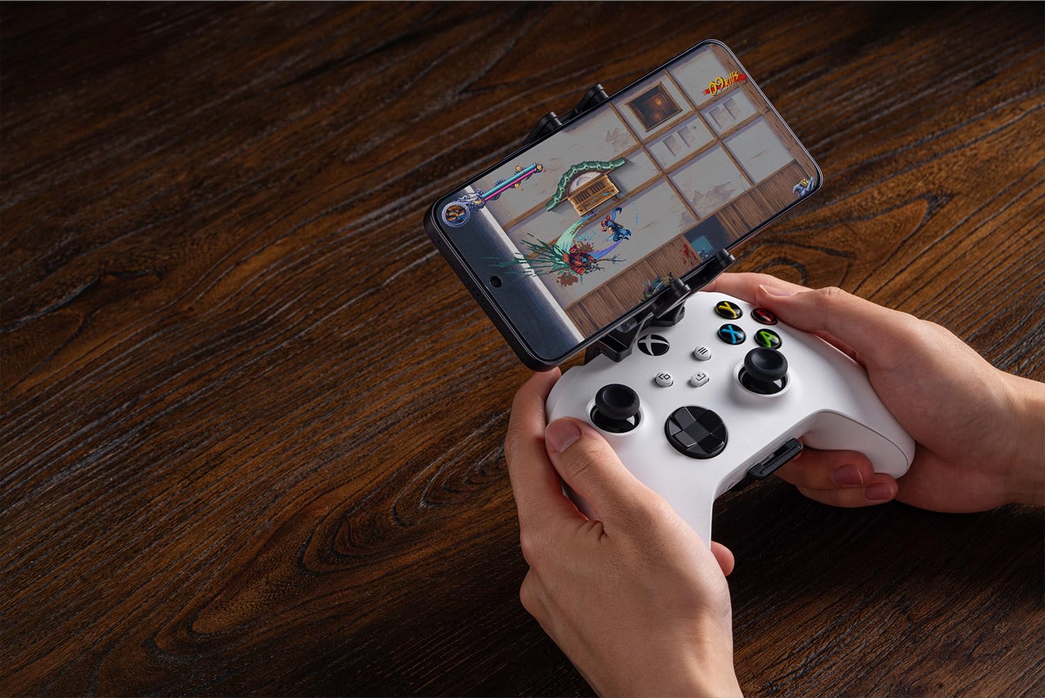8Bitdo Mobile Gaming Clip for Xbox Controllers (Officially Licensed) - Xbox