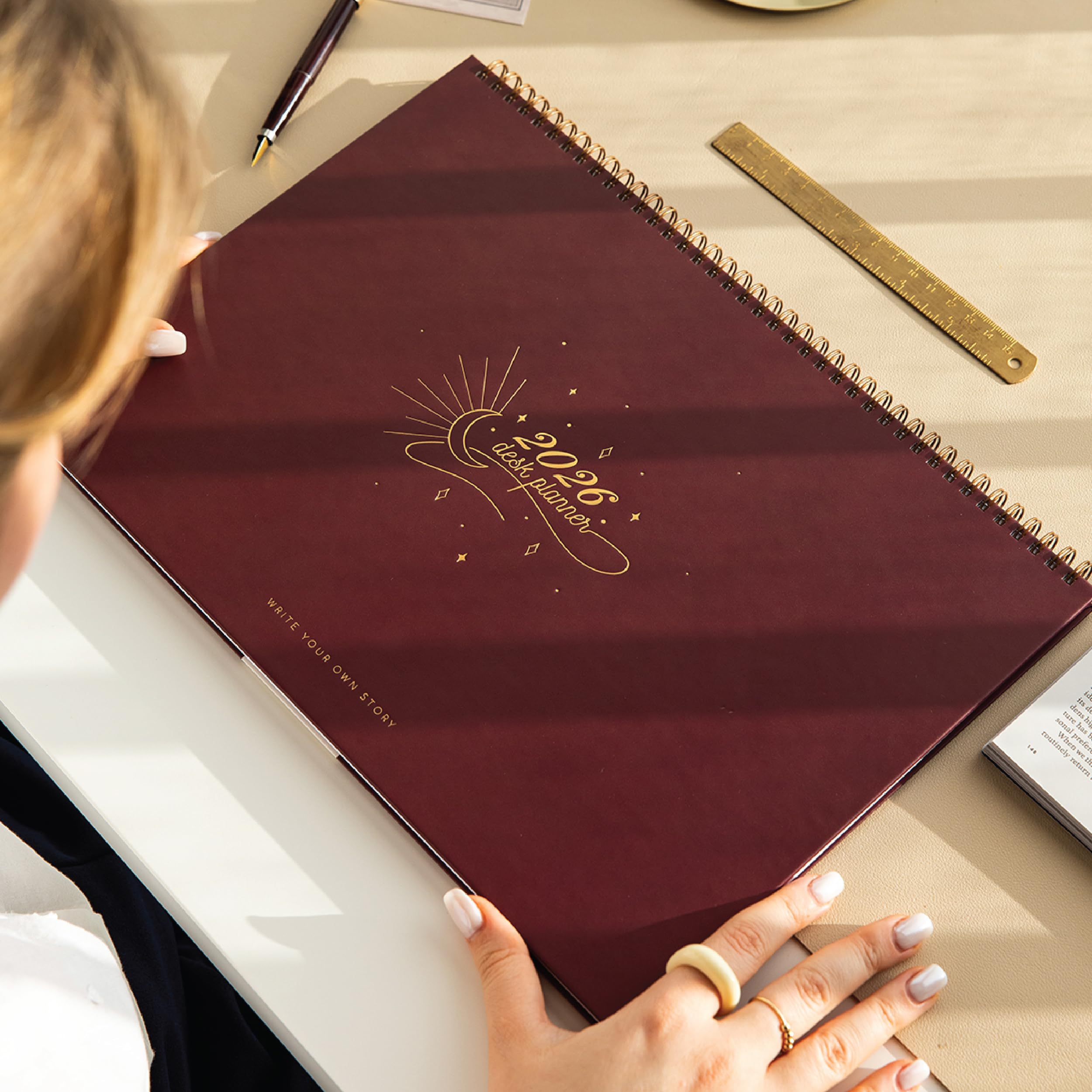 2026 Haftalık Spiralli Masaüstü Planlayıcı 24x34 cm - Desk Planner Bordo
