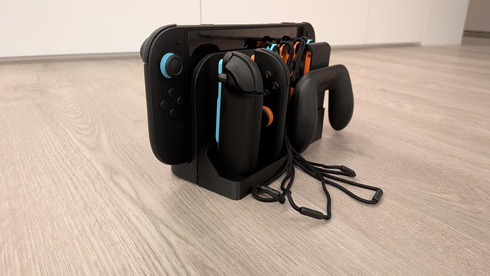 Switch 2 Uyumlu Çoklu Oyun Kolu ve Aksesuar Standı – Masaüstü Düzenleyici